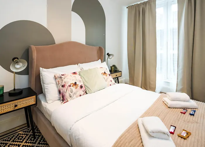Charming Spacious 2Br Flat Near Station Plus Parking