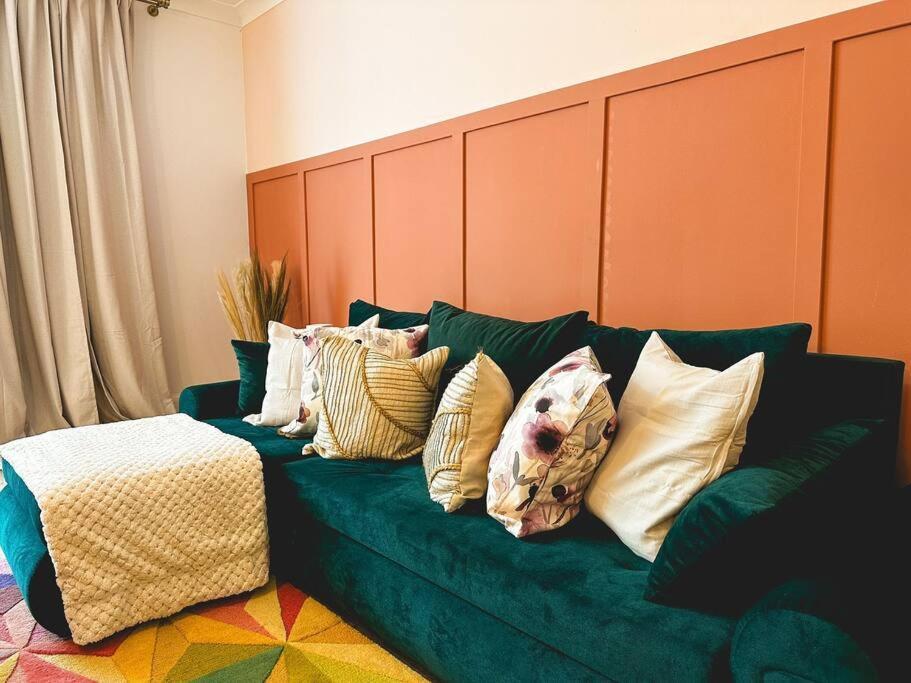 Charming Spacious 2br Flat Near Station Parking Apartamento