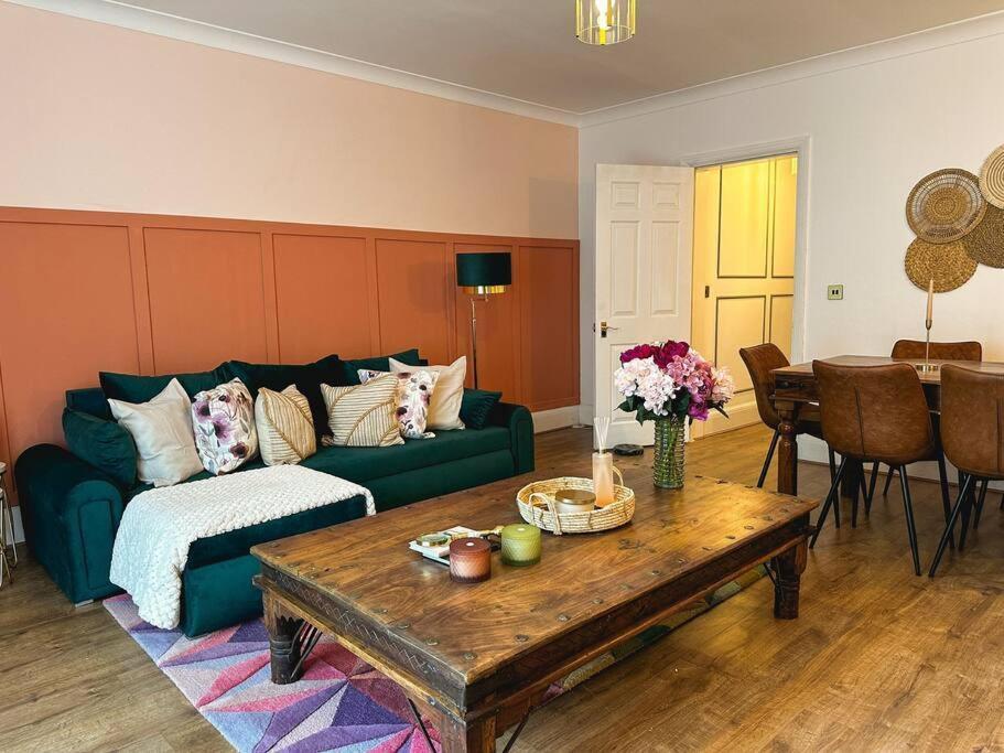 Apartamento Charming Spacious 2br Flat Near Station Parking Londres