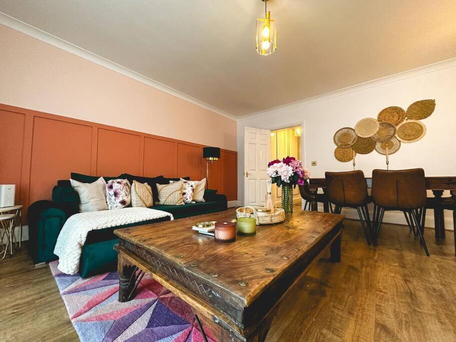 Charming Spacious 2br Flat Near Station Parking Apartamento *