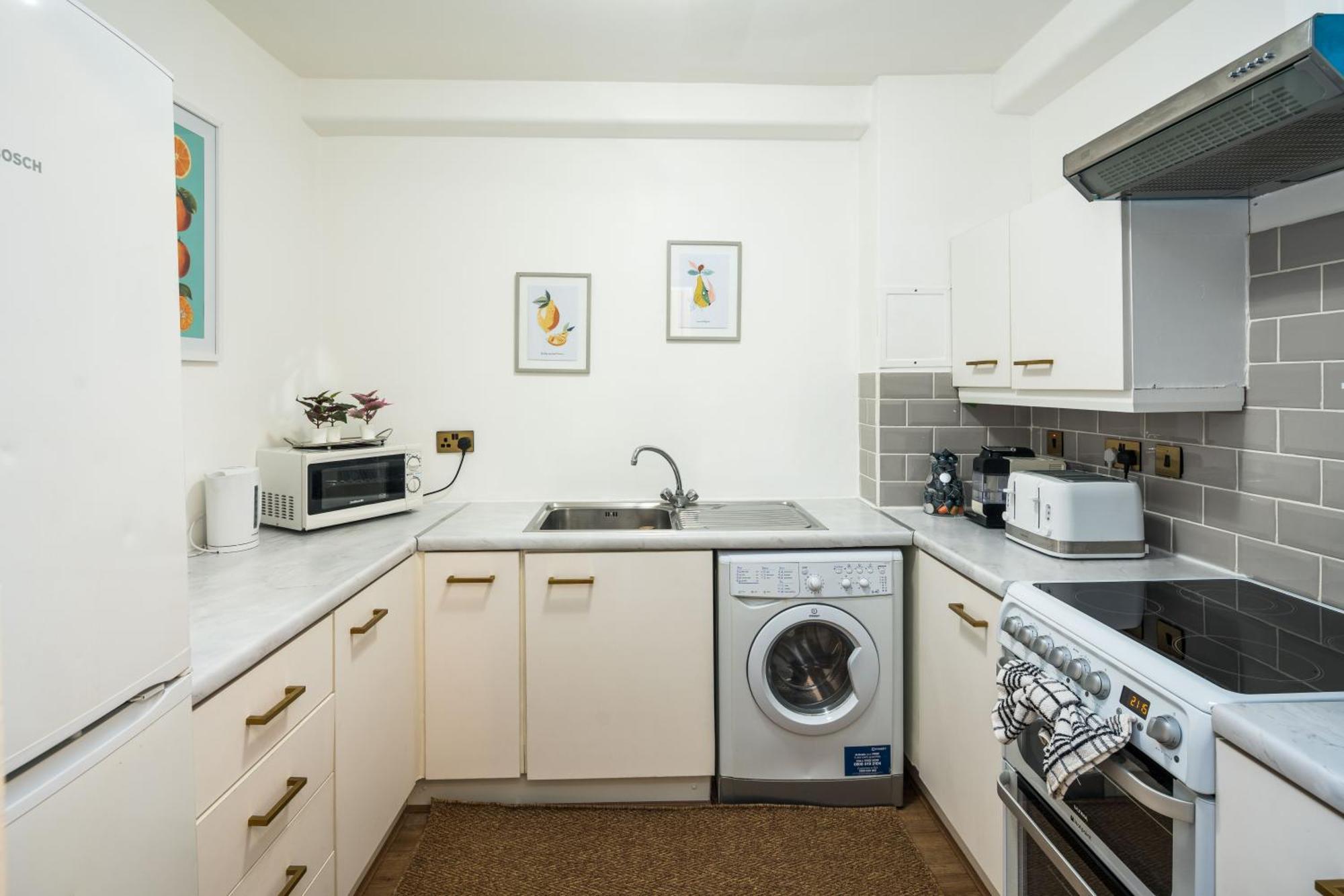 Charming Spacious 2br Flat Near Station Parking Apartamento