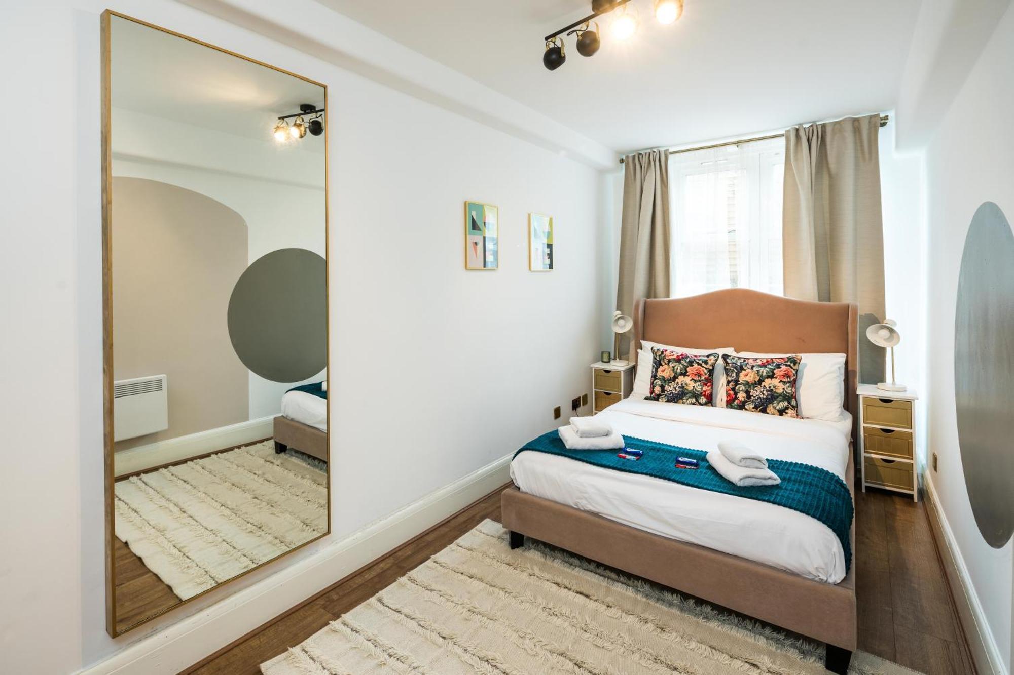 Charming Spacious 2br Flat Near Station Parking Apartamento *