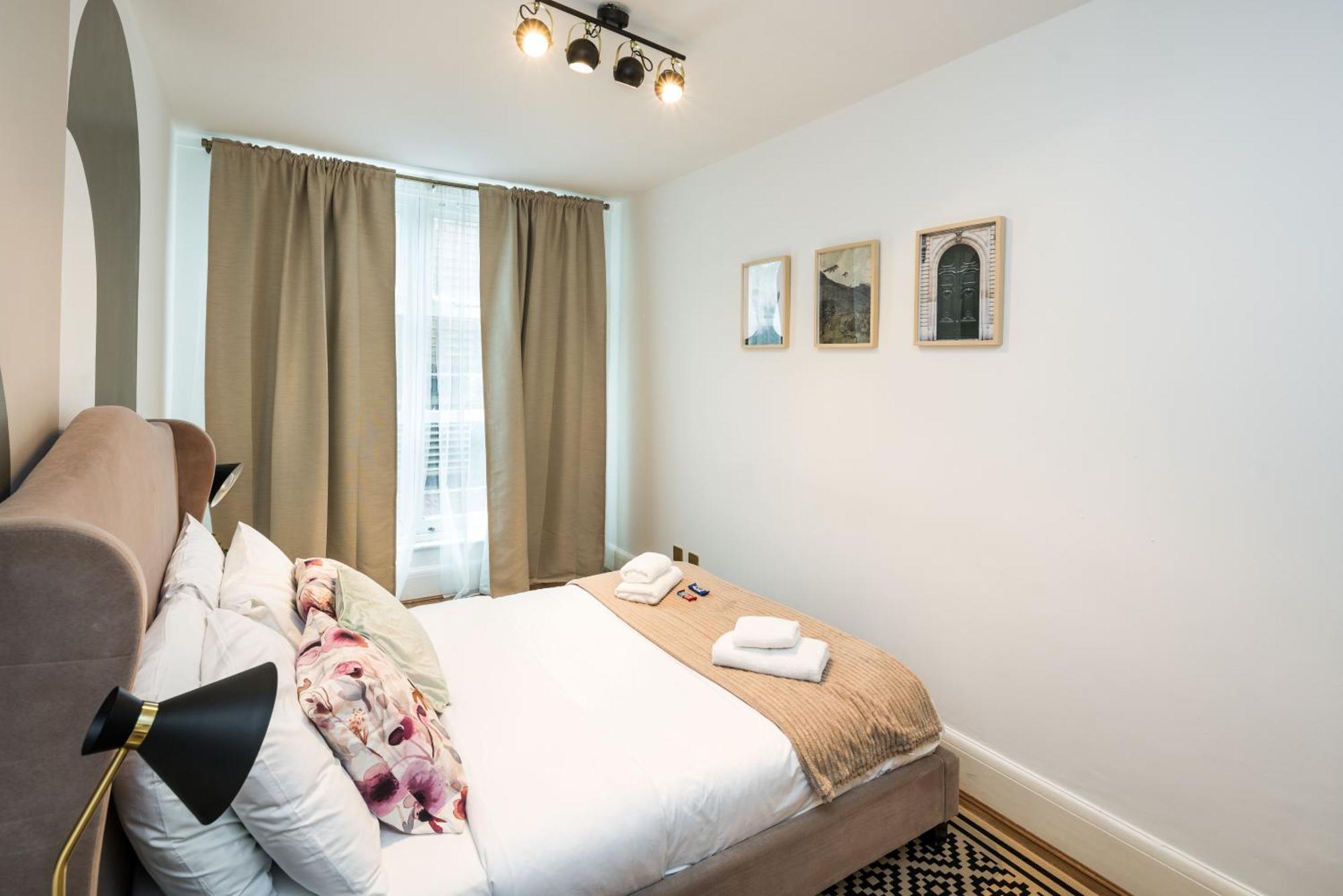 Apartamento Charming Spacious 2br Flat Near Station Parking