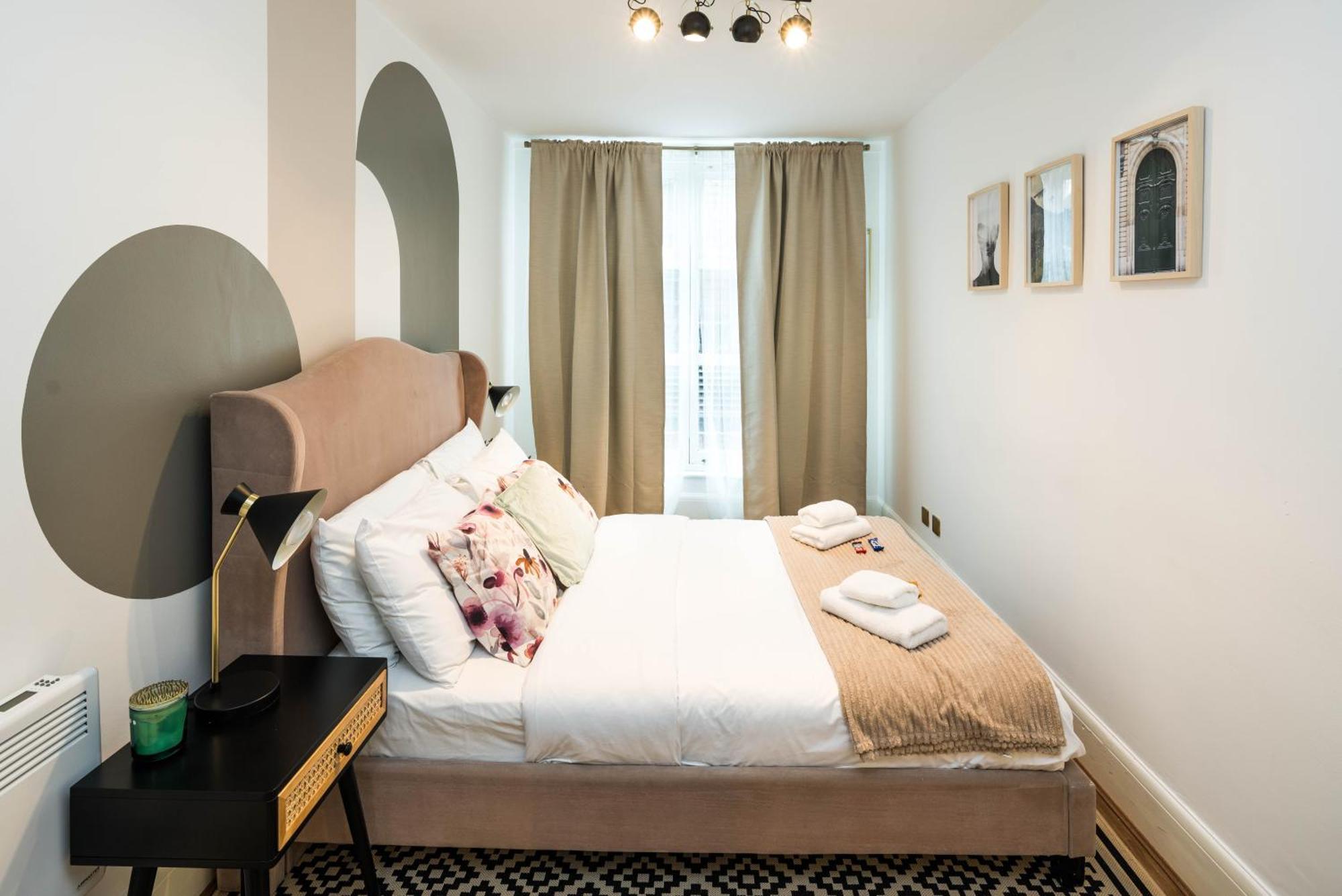 Charming Spacious 2br Flat Near Station Parking Apartamento